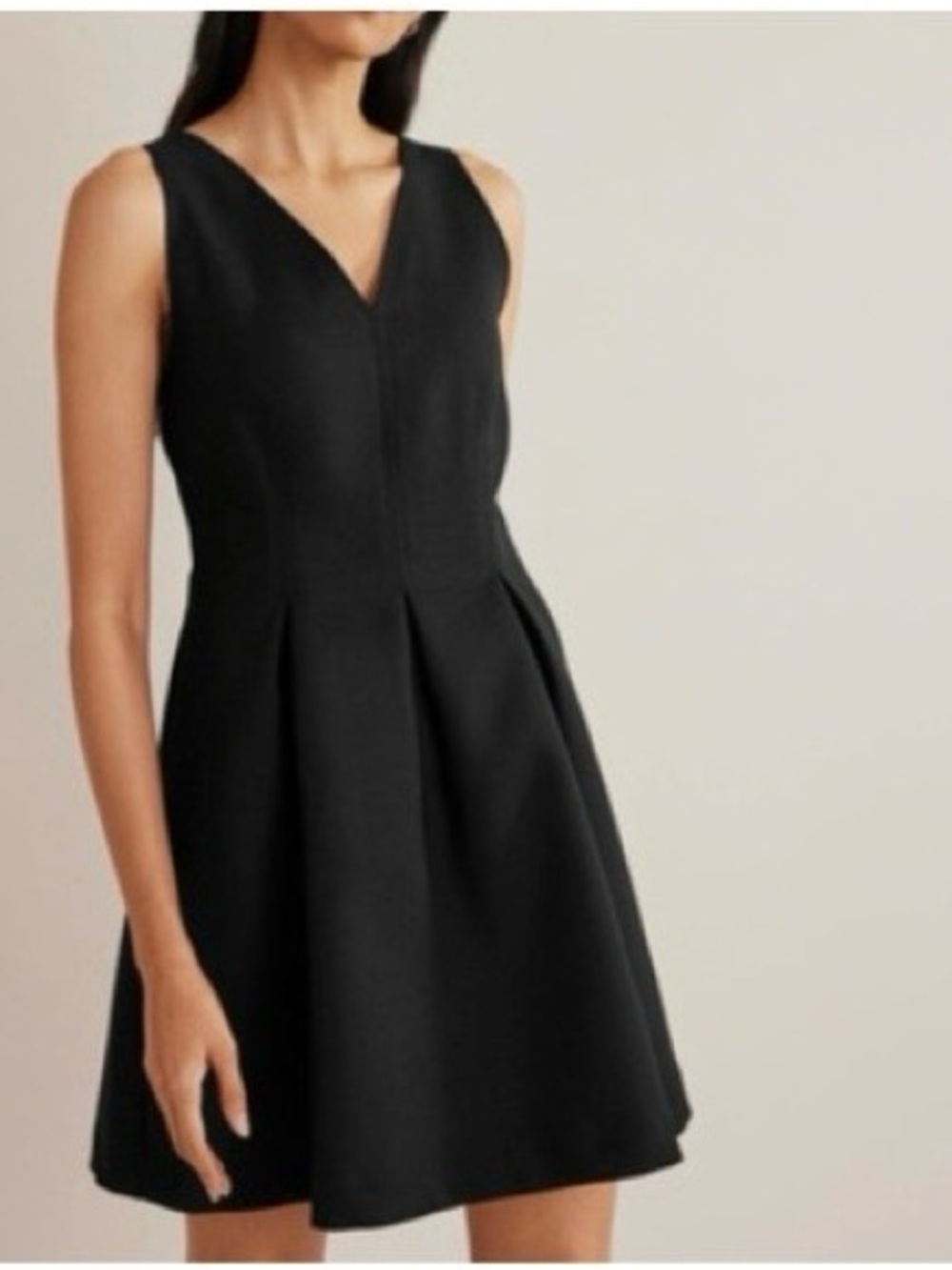 Kate Spade ♠️ black sleeveless Dress with a deep V-Neck and pockets